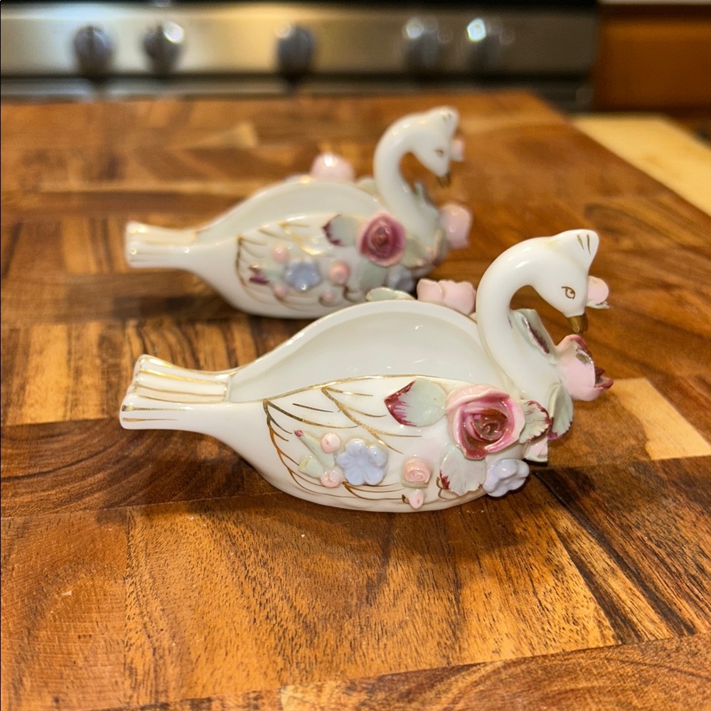Vintage swan porcelain ashtray from occupied Japan